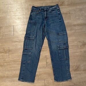 American Eagle High Rise Cargo Jeans Medium Wash Size 4 Regular